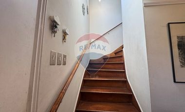 Casa de dos pisos 3 Dorm y departamento interior