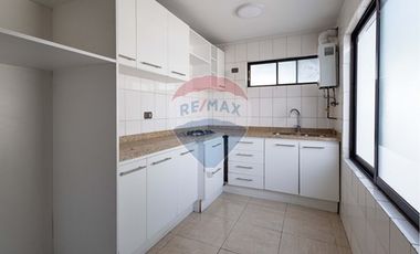 Casa venta en Vitacura, a pasos de Clínica Alemana