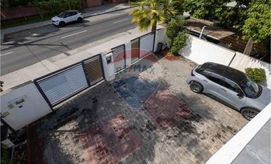 Casa venta en Vitacura, a pasos de Clínica Alemana