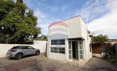 Casa venta en Vitacura, a pasos de Clínica Alemana
