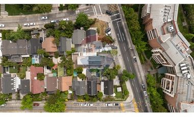 Casa venta en Vitacura, a pasos de Clínica Alemana