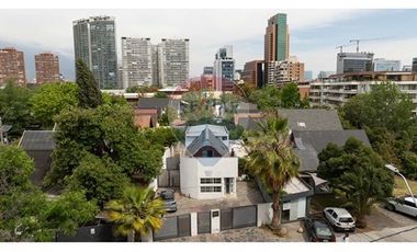 Casa venta en Vitacura, a pasos de Clínica Alemana