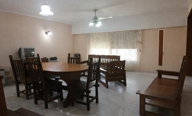 VENTA DE CASA CON LOCAL AL FRENTE DE 3 DORMITORIOS EN FISHERTON