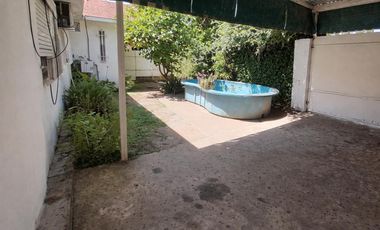 VENTA DE CASA CON LOCAL AL FRENTE DE 3 DORMITORIOS EN FISHERTON