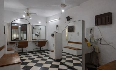 VENTA DE CASA CON LOCAL AL FRENTE DE 3 DORMITORIOS EN FISHERTON