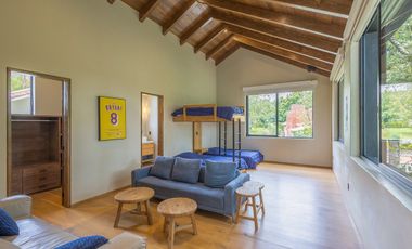 VENTA CASA DE DISEÑO EN CLUB DE GOLF MALINALCO