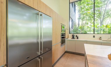 VENTA CASA DE DISEÑO EN CLUB DE GOLF MALINALCO