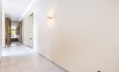 VENTA CASA DE DISEÑO EN CLUB DE GOLF MALINALCO