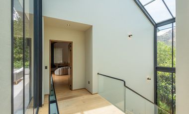 VENTA CASA DE DISEÑO EN CLUB DE GOLF MALINALCO