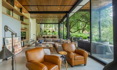 VENTA CASA DE DISEÑO EN CLUB DE GOLF MALINALCO