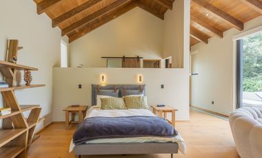 VENTA CASA DE DISEÑO EN CLUB DE GOLF MALINALCO