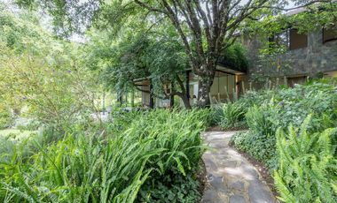 VENTA CASA DE DISEÑO EN CLUB DE GOLF MALINALCO