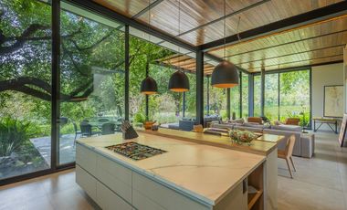 VENTA CASA DE DISEÑO EN CLUB DE GOLF MALINALCO