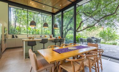 VENTA CASA DE DISEÑO EN CLUB DE GOLF MALINALCO