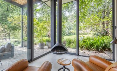 VENTA CASA DE DISEÑO EN CLUB DE GOLF MALINALCO