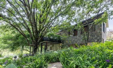 VENTA CASA DE DISEÑO EN CLUB DE GOLF MALINALCO