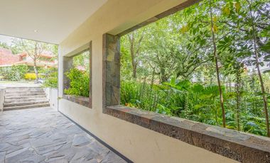 VENTA CASA DE DISEÑO EN CLUB DE GOLF MALINALCO