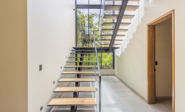 VENTA CASA DE DISEÑO EN CLUB DE GOLF MALINALCO