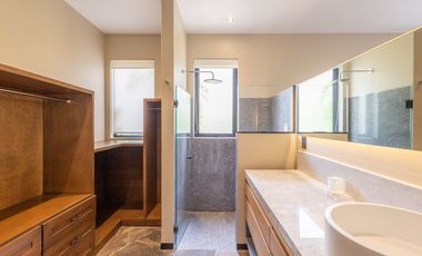 VENTA CASA DE DISEÑO EN CLUB DE GOLF MALINALCO