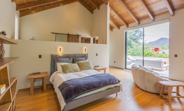 VENTA CASA DE DISEÑO EN CLUB DE GOLF MALINALCO