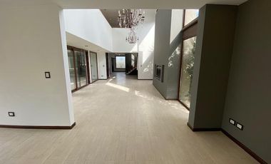 Hermosa Propiedad en Venta en Fincas de Iraola 2-