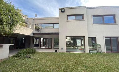 Hermosa Propiedad en Venta en Fincas de Iraola 2-