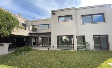 Hermosa Propiedad en Venta en Fincas de Iraola 2-