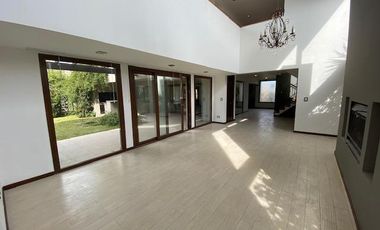 Hermosa Propiedad en Venta en Fincas de Iraola 2-