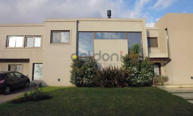 Hermosa Propiedad en Venta en Fincas de Iraola 2-