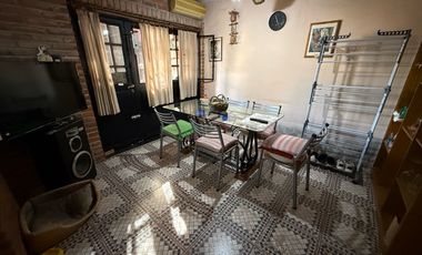 VENTA CASA 3 DORMITORIOS CON PILETA Y COCHERA EN LA FLORIDA