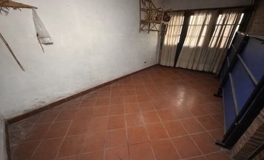 VENTA CASA 3 DORMITORIOS CON PILETA Y COCHERA EN LA FLORIDA