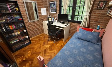 VENTA CASA 3 DORMITORIOS CON PILETA Y COCHERA EN LA FLORIDA