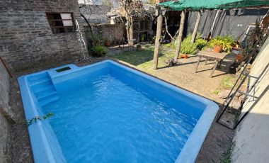 VENTA CASA 3 DORMITORIOS CON PILETA Y COCHERA EN LA FLORIDA