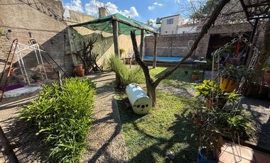 VENTA CASA 3 DORMITORIOS CON PILETA Y COCHERA EN LA FLORIDA