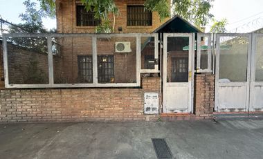 VENTA CASA 3 DORMITORIOS CON PILETA Y COCHERA EN LA FLORIDA