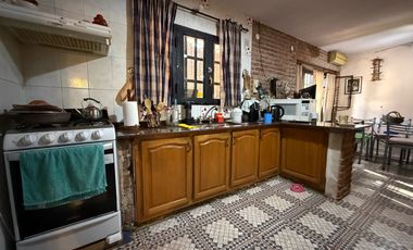 VENTA CASA 3 DORMITORIOS CON PILETA Y COCHERA EN LA FLORIDA