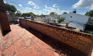 VENTA CASA 3 DORMITORIOS CON PILETA Y COCHERA EN LA FLORIDA