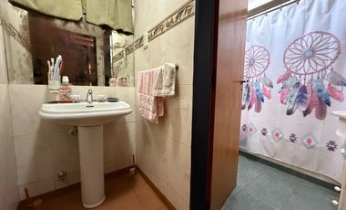 VENTA CASA 3 DORMITORIOS CON PILETA Y COCHERA EN LA FLORIDA