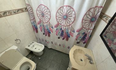 VENTA CASA 3 DORMITORIOS CON PILETA Y COCHERA EN LA FLORIDA