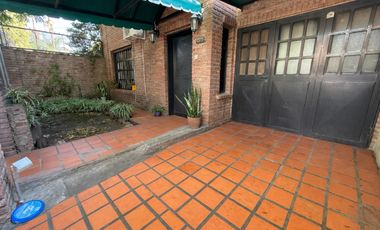 VENTA CASA 3 DORMITORIOS CON PILETA Y COCHERA EN LA FLORIDA