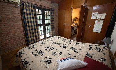 VENTA CASA 3 DORMITORIOS CON PILETA Y COCHERA EN LA FLORIDA