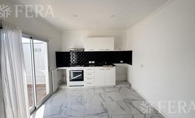 Alquiler PH de 3 ambientes con patio en Wilde