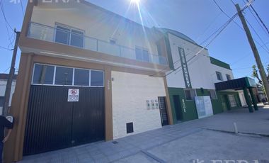 Alquiler PH de 3 ambientes con patio en Wilde