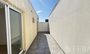 Alquiler PH de 3 ambientes con patio en Wilde