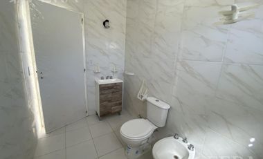 Alquiler PH de 3 ambientes con patio en Wilde