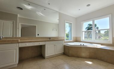 Casa en alquiler anual en La Lomada De Pilar