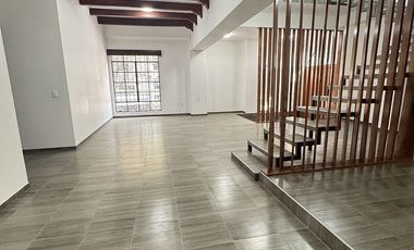 Casa con uso de suelo residencial y comercial a la venta