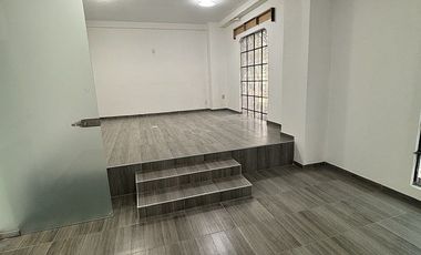 Casa con uso de suelo residencial y comercial a la venta