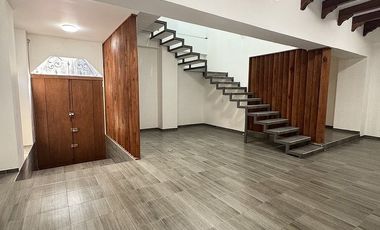 Casa con uso de suelo residencial y comercial a la venta