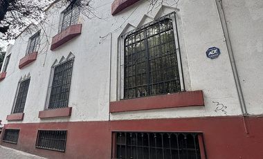 Casa con uso de suelo residencial y comercial a la venta